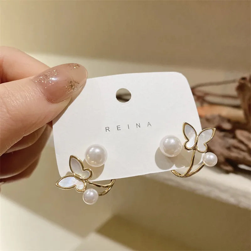 Golden Crystal Stud Earrings – Shiny Luxury Gold-Tone Sparkling Earrings for Women